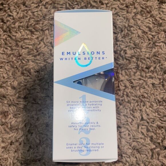 Crest Whitening Emulsions with LED Accelerator Light - Picture 4 of 12